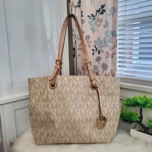 GUC Michael Kors Signature Jet Set Tote Beige Vanilla Large Monogram Bag